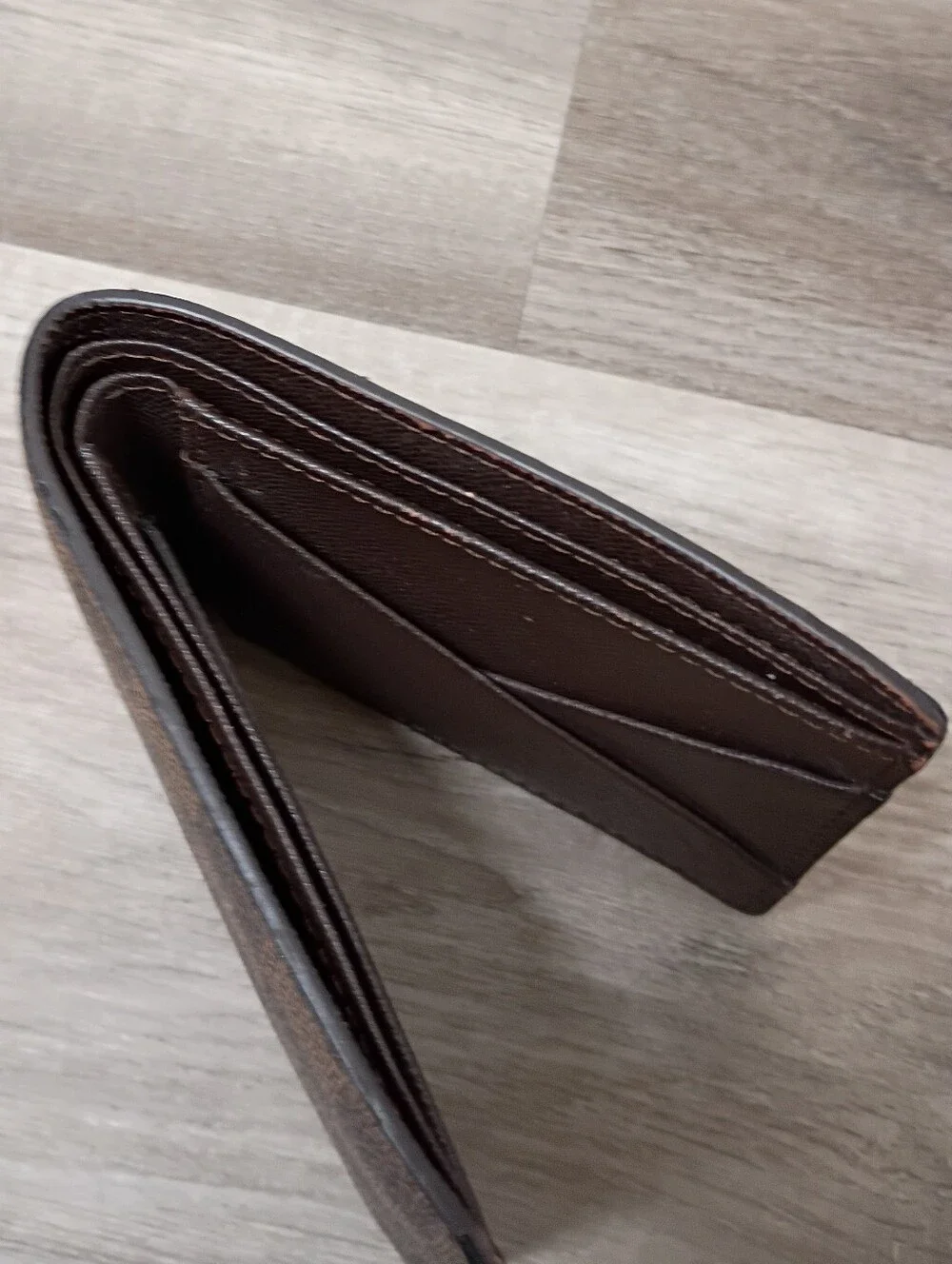 Louis Vuitton Mens Brown Damier Checkered Pebbled Leather Bifold Wallet MI0221